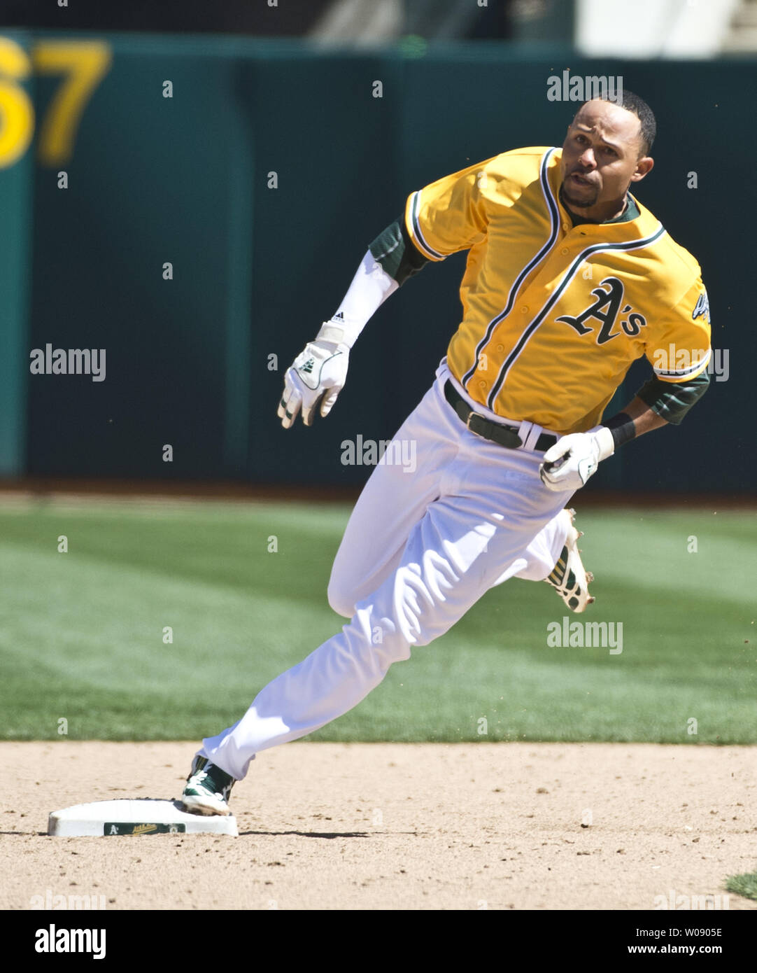 Oakland athletics coco crisp rounds hi-res stock photography and