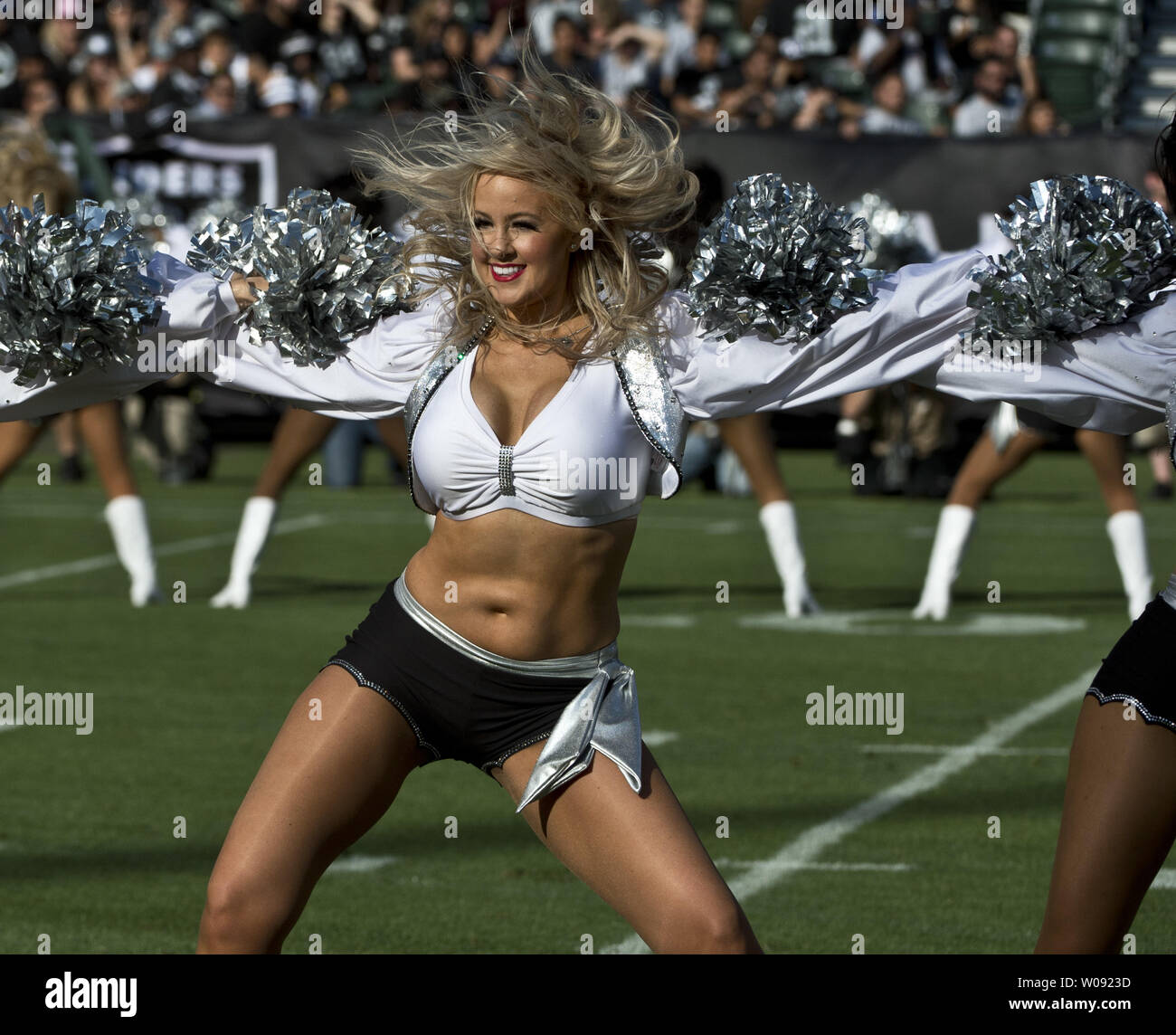 Las Vegas Raiderettes cheerleaders perform before an NFL football game,  Monday, Sept. 13, 2021, in Las Vegas. (AP Photo/David Becker Stock Photo -  Alamy