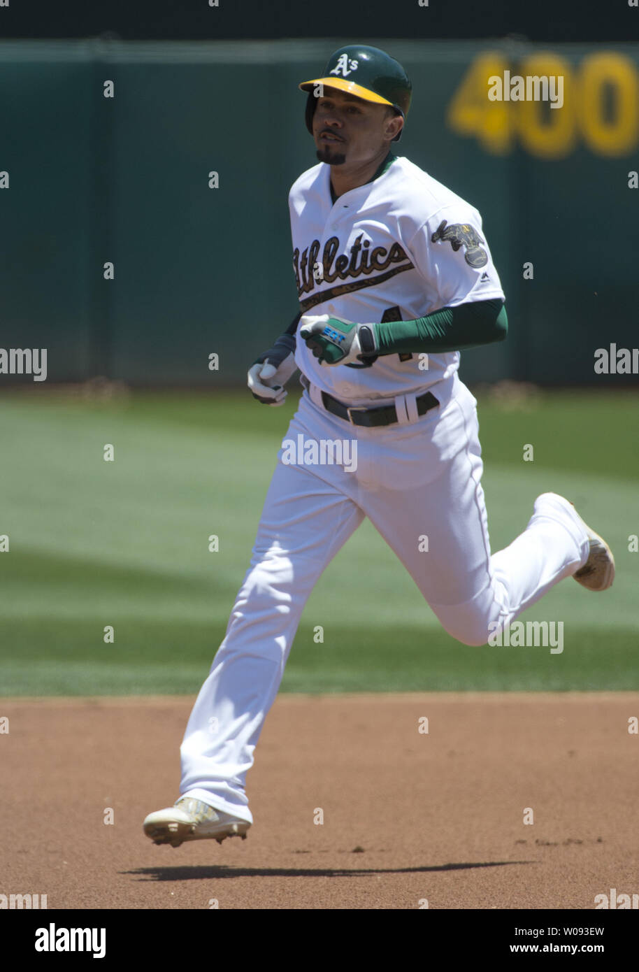 April 3, 2014: Coco Crisp's HR in 12th gives A's win over Mariners