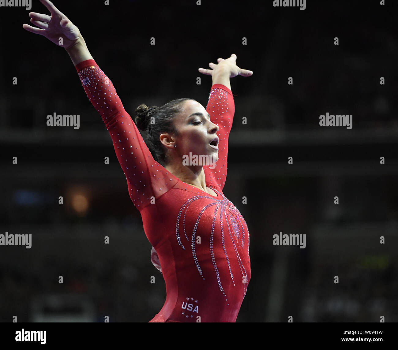 Aly Raisman performs on the balance beam at the Women's Olympic ...