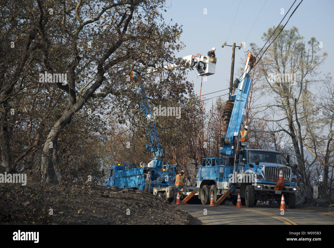 A Pacific Gas and Electric (PG&E) crews work to restore power on Atlas ...