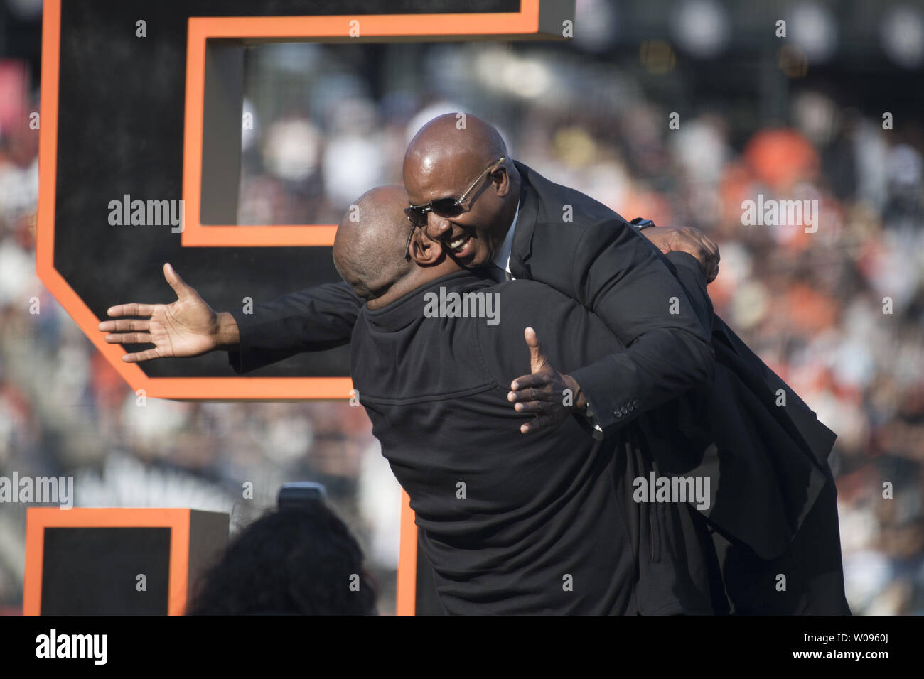 Former San Francisco Giants player Barry Bonds (R) is lifted up by former  Pittsburgh Pirates teammate Bobby Bonilla at a ceremony to retire Bonds' jersey  number before a baseball game between the