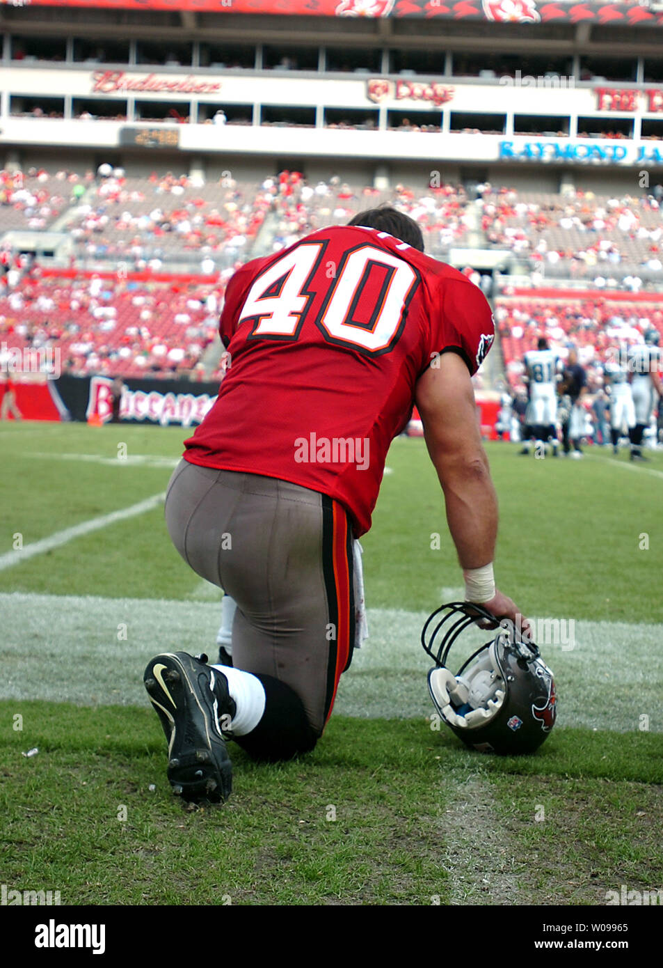 Bucs legend Mike Alstott talks 'honor' working with US troops in Germany  before historic NFL game