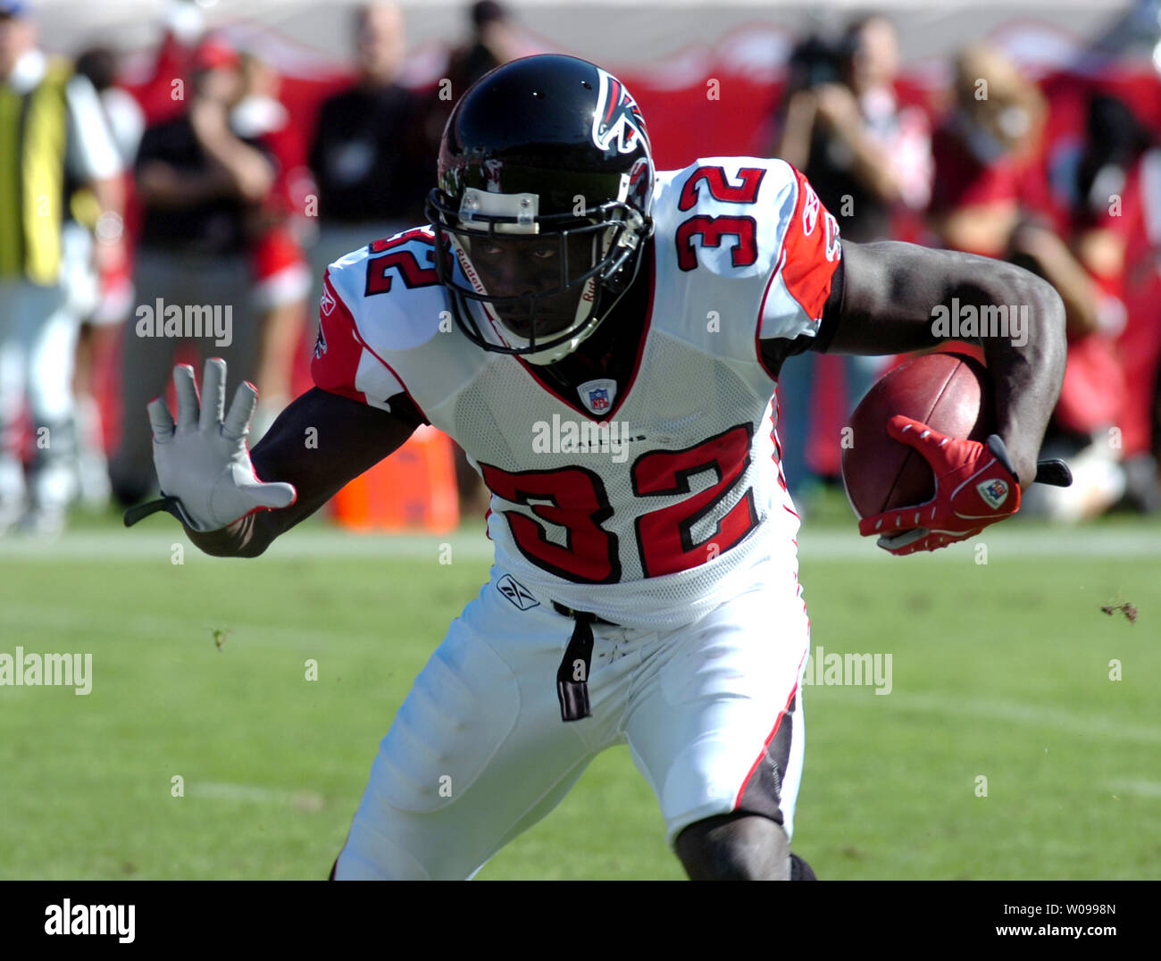 Atlanta Falcons' running back Jerious Norwood (32) advances the ball at Raymond James Stadium in Tampa, Florida on December 16, 2007. The Buccaneers beat the Atlanta Falcons 37-3 clinching a spot in the playoffs and winning the NFC South Championship.     (UPI Photo/Cathy Kapulka) Stock Photo
