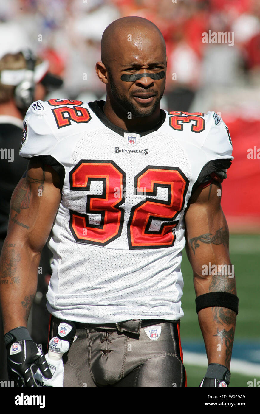 Tampa Bay Buccaneers running back Michael Pitman (32) leaves the
