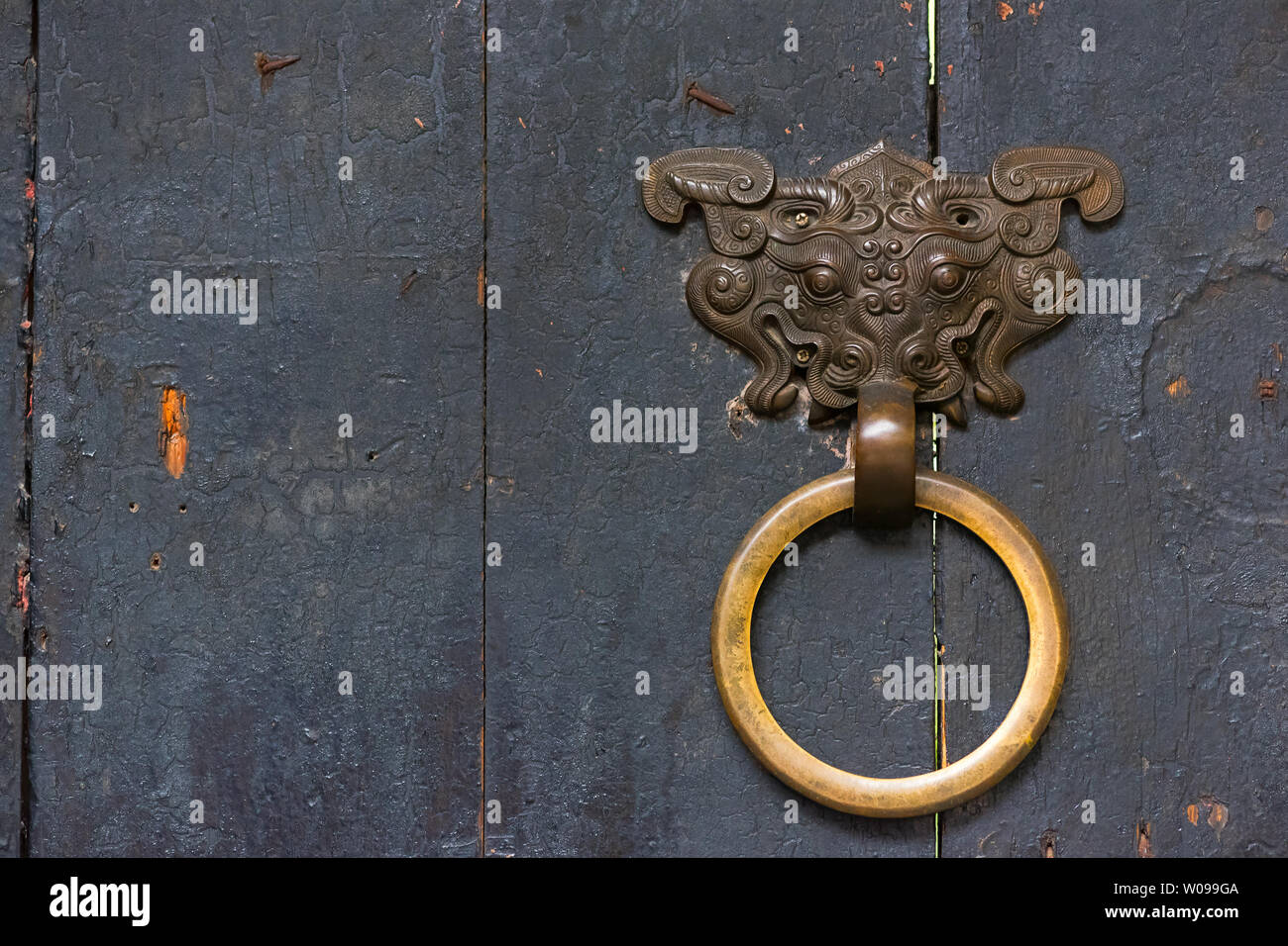 Traditional wooden doors of Chinese classical architecture Stock Photo ...