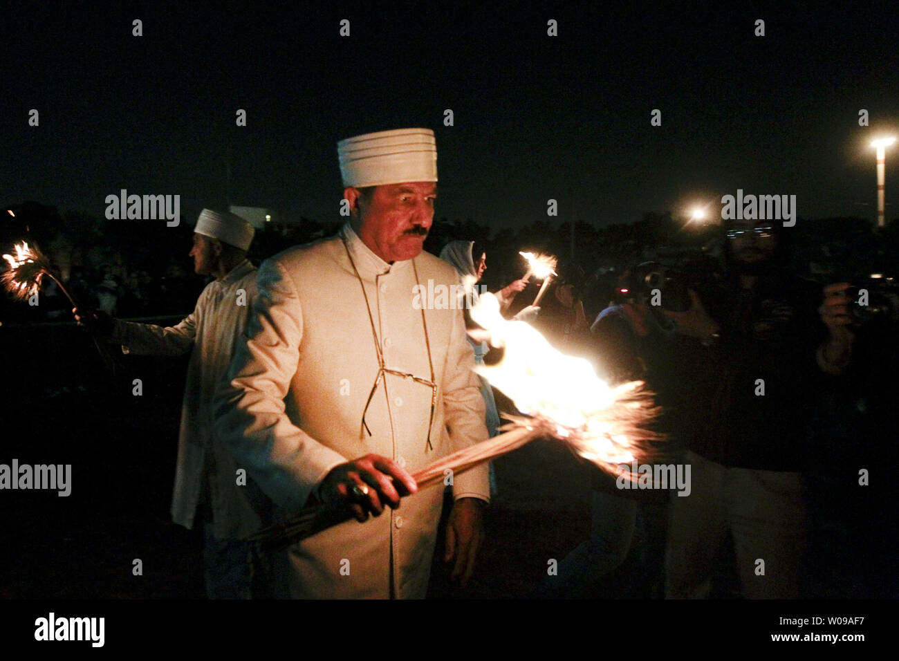 Zoroastrian priest hi-res stock photography and images - Alamy