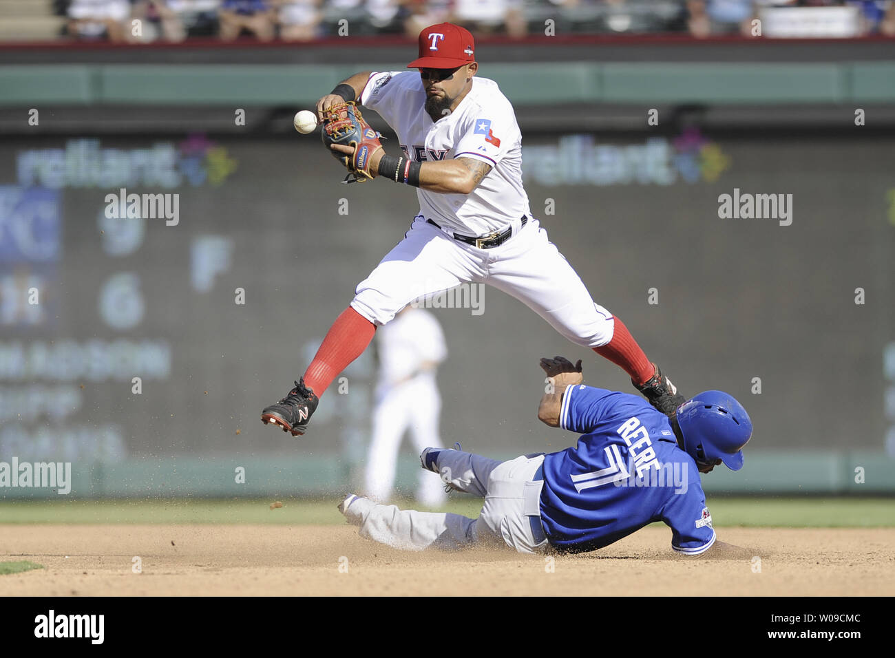 After Adrian Beltre went deep, Rougned Odor tried and failed to rub his  head