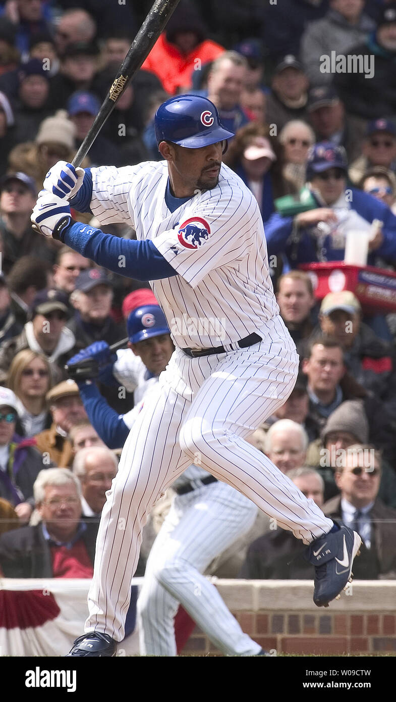 Chicago Cubs infielder Derrek Lee kicks his leg up as he bats against the Pittsburgh Pirates in the  Cubs' home opener Monday, April 12, 2004 at Wrigley field in Chicago, Illinois. The Pirates defeated the Cubs 13-2 to spoil their first home game of the season. (UPI Photo/Tannen Maury) Stock Photo