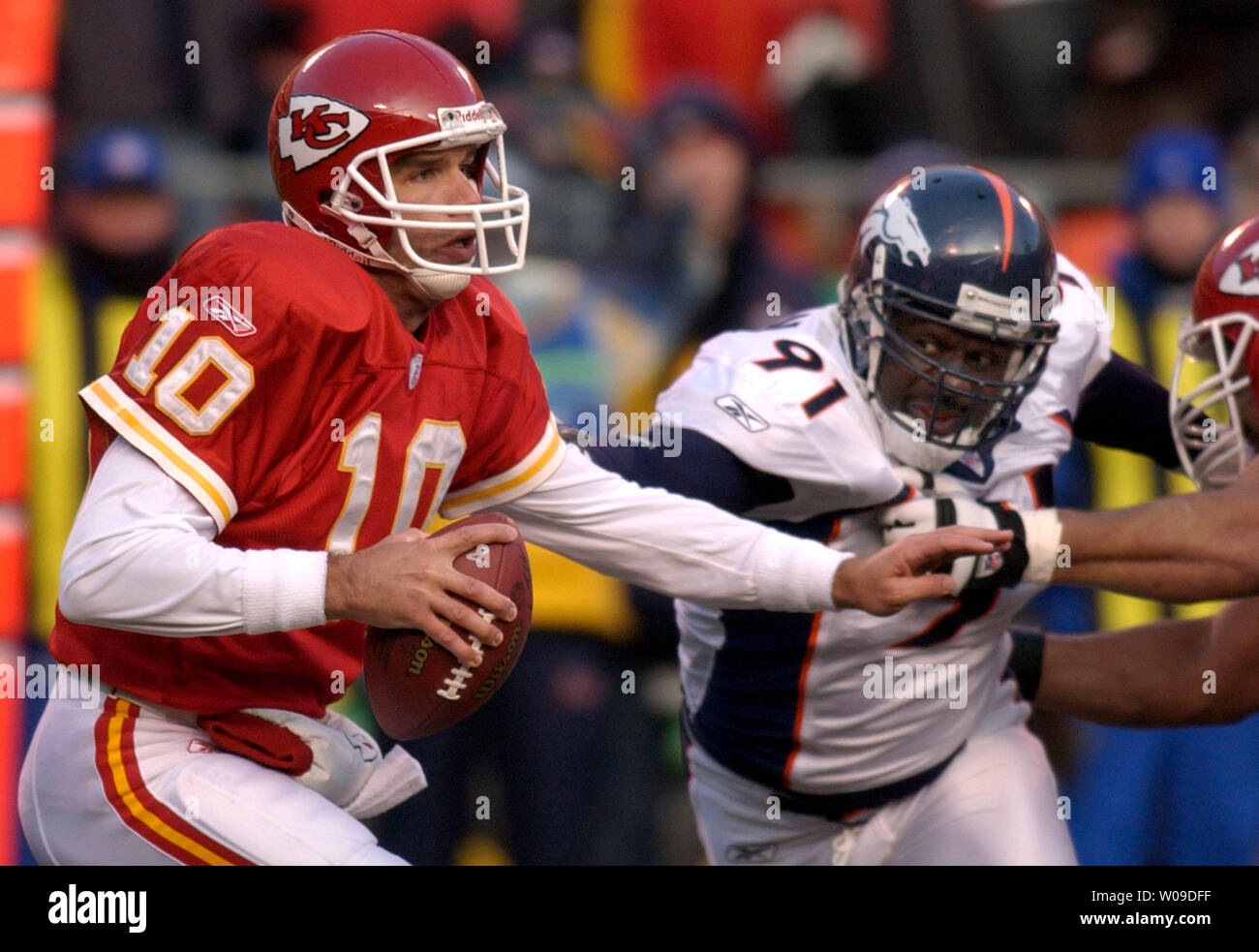 Kansas City Chiefs Quarterback Trent Green Left Was Pressured By Denver Broncos Ebenezer Ekuban During The First Quarter Sunday December 4 2005 In Kansas City Missouri Upi Photo Todd Feeback Stock Photo Alamy
