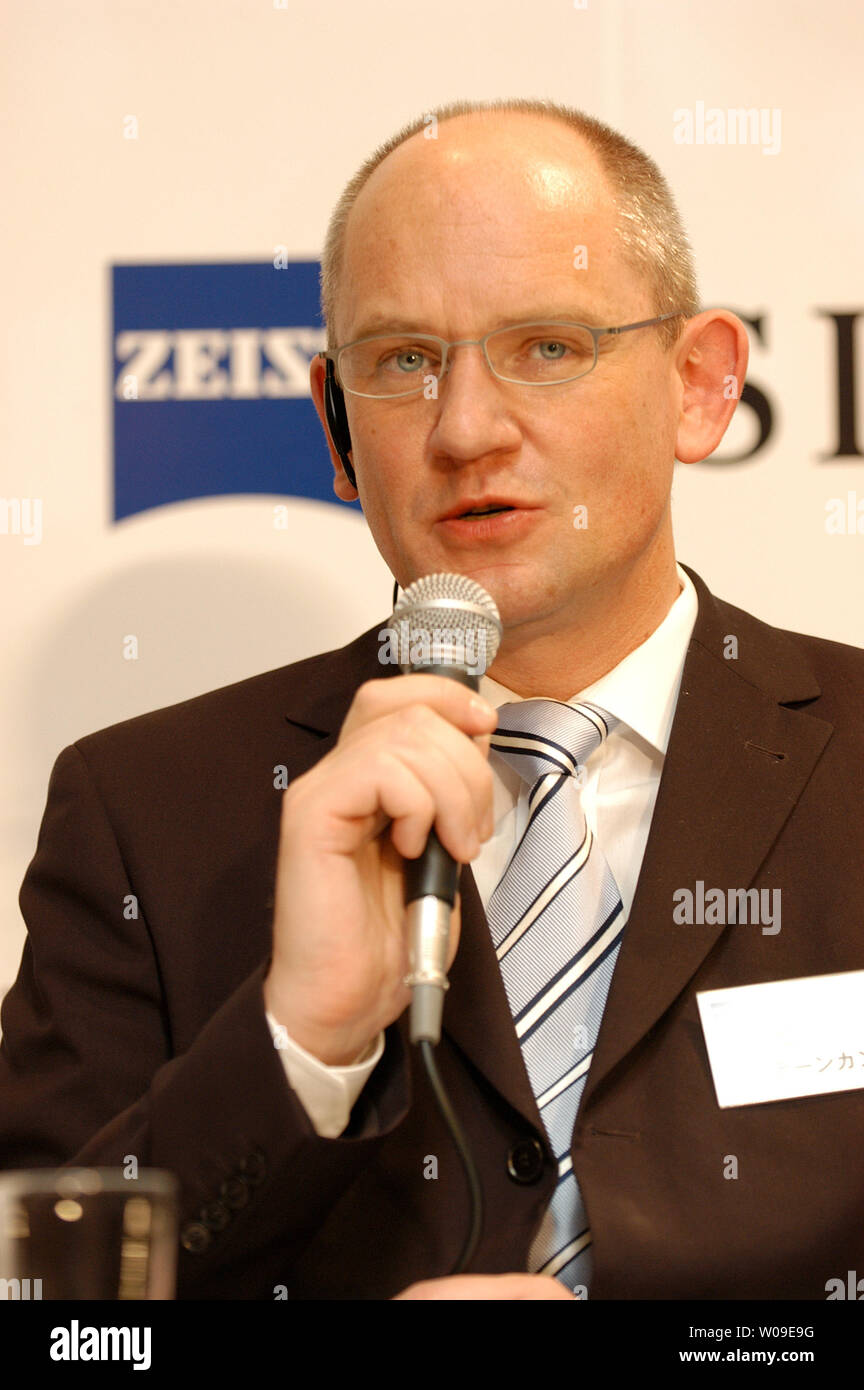 Dirk Stenkamp, head of Carl Zeiss NTS, speaks at a press conference in  Tokyo, Japan, on March 16, 2006. He is in Japan to announce his company's  global collaboration with Seiko Instruments