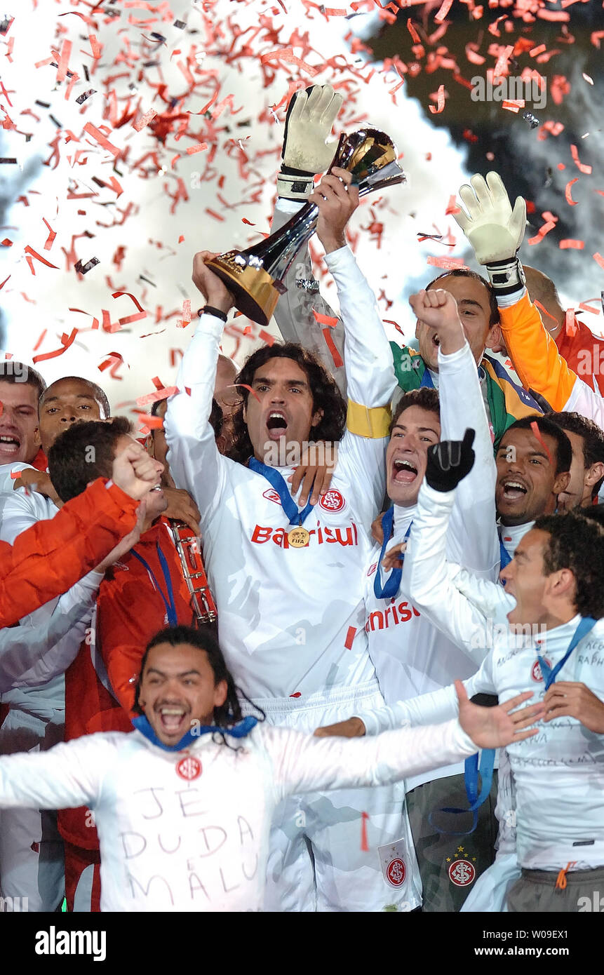 Fernandao (C, FW) of Brazil's SC International holds the champion