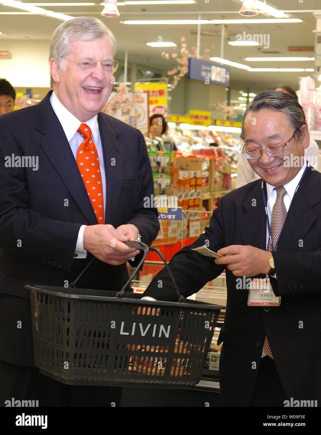 spike/acg   Unidentified man is in focus, Ambassador is soft    John Thomas Schieffer (L), U.S. Ambassador to Japan, buys some of the products at a supermarket in an effort to promote beef products in downtown Tokyo, Japan on March 29, 2007. (UPI Photo/Keizo Mori) Stock Photo