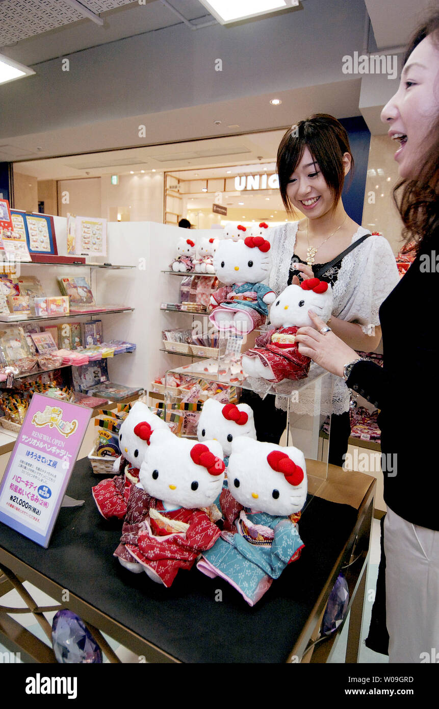 Hello Kitty Store at Universal Studios, Osaka, Japan Editorial Image -  Image of pink, skin: 201503805