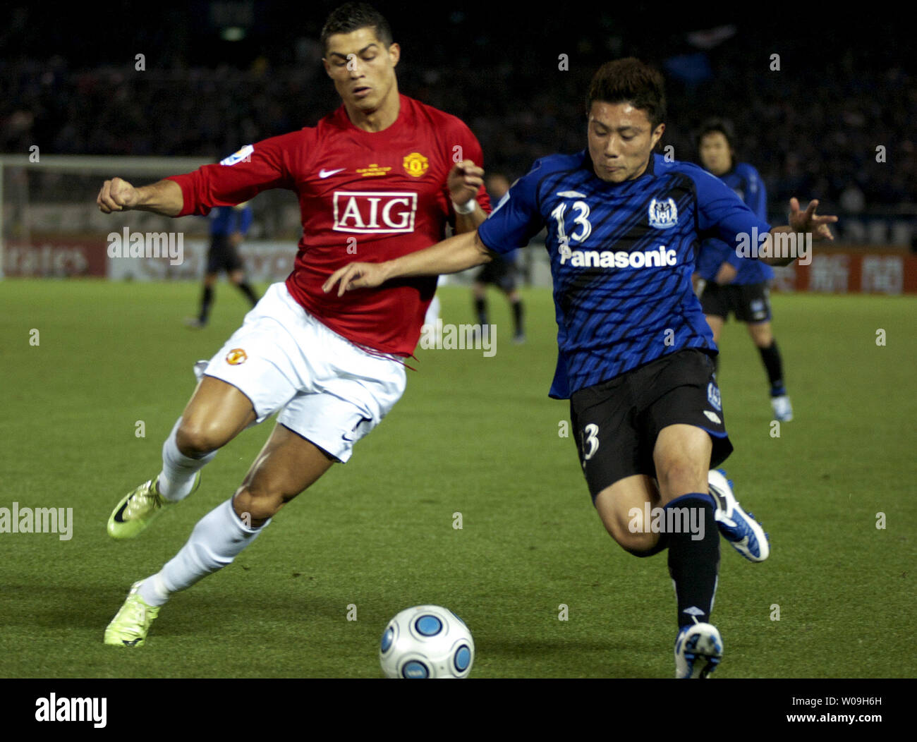 Cristiano Ronaldo of England's Manchester United, left, and