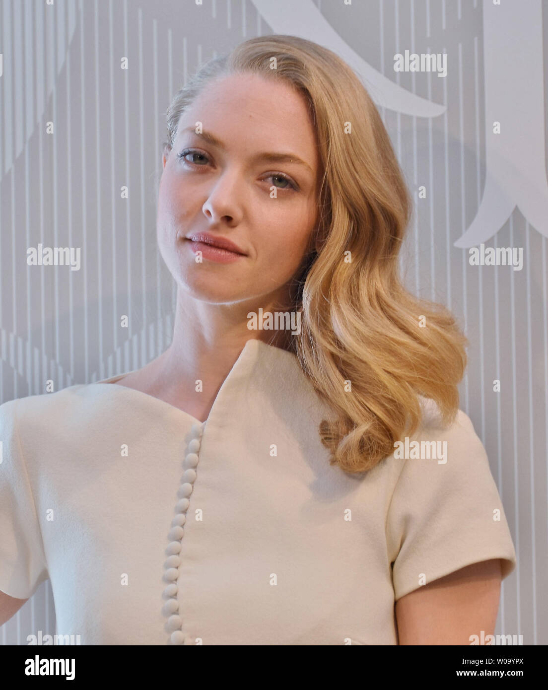 Amanda seyfried photoshoot 2015