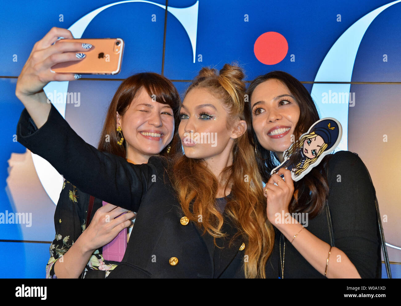 Gigi hadid tommy hilfiger hi-res stock photography and images - Page 2 -  Alamy