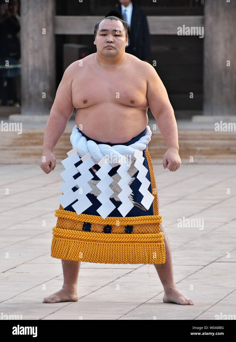 Mongolian-born grand sumo champion Yokozuna Kakuryu performs a kata News  Photo - Getty Images