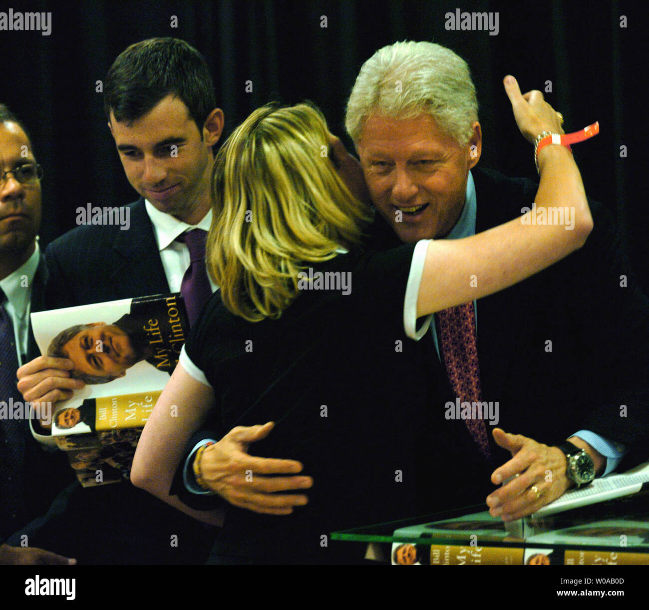 Former U.S. President Bill Clinton gets a hug and a kiss from Pavla Vltavska at a book-signing session organized by Indigo Bookstore in Toronto, Canada on August 5, 2004. Clinton made his only Canadian stop to promote his book 'My Life' and signed copies of it for about 1000 people for over 3 hours in the store before going outside to sign more for the hundreds gathered on the street. (UPI Photo/Christine Chew) Stock Photo