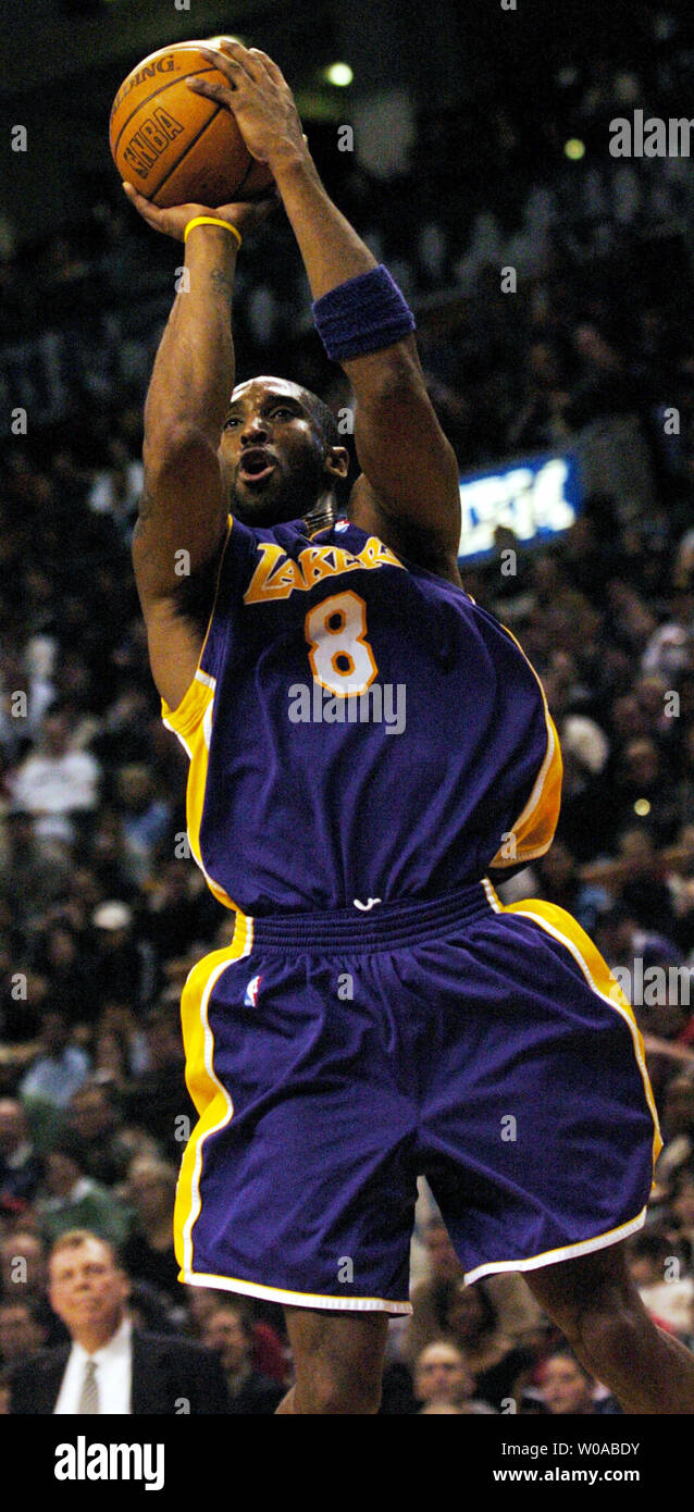 Los Angeles Lakers' Kobe Bryant takes a jump shot during third quarter action against the Toronto Raptors at the Air Canada Center February 27, 2005 in Toronto, Canada. Bryant wound up with 31 points and 8 assists but the Raptors went on to defeat the Lakers 108-102. (UPI Photo/Christine Chew) Stock Photo