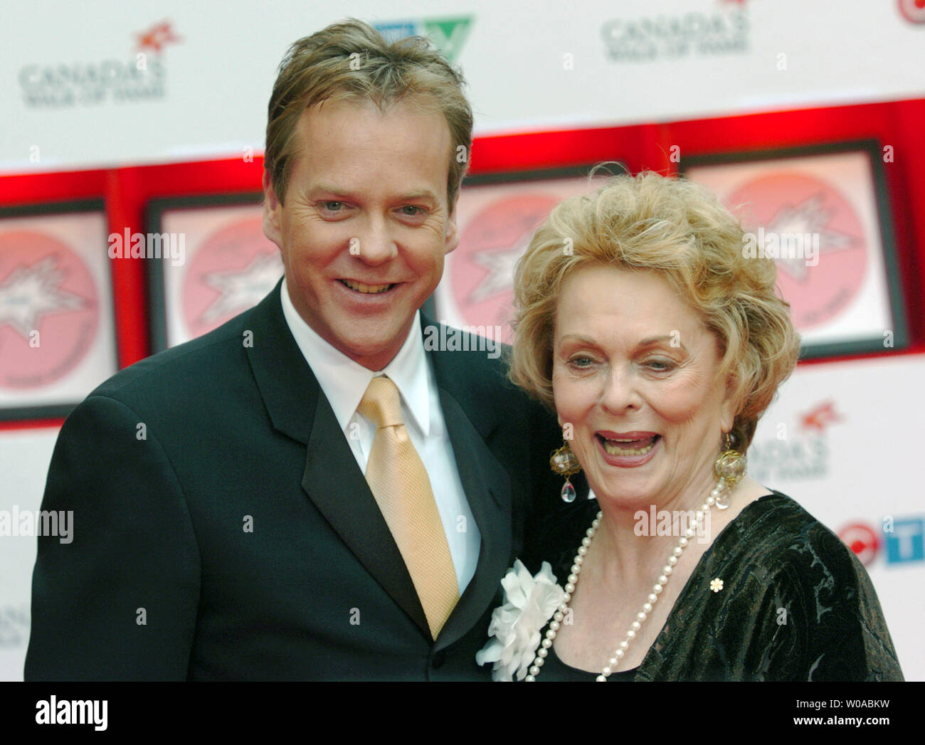 Kiefer Sutherland and his mother Shirley Douglas pose for photographers on the red carpet in front of the Elgin Theater after a star unveiling ceremony inducting Sutherland into Canada's Walk of Fame on June 5, 2005 in Toronto, Canada. Actors Douglas and Kiefer's father, Donald Sutherland, also have their own stars on the Walk of Fame, having been inducted in 2004 and 2000 respectively. (UPI Photo/Christine Chew) Stock Photo