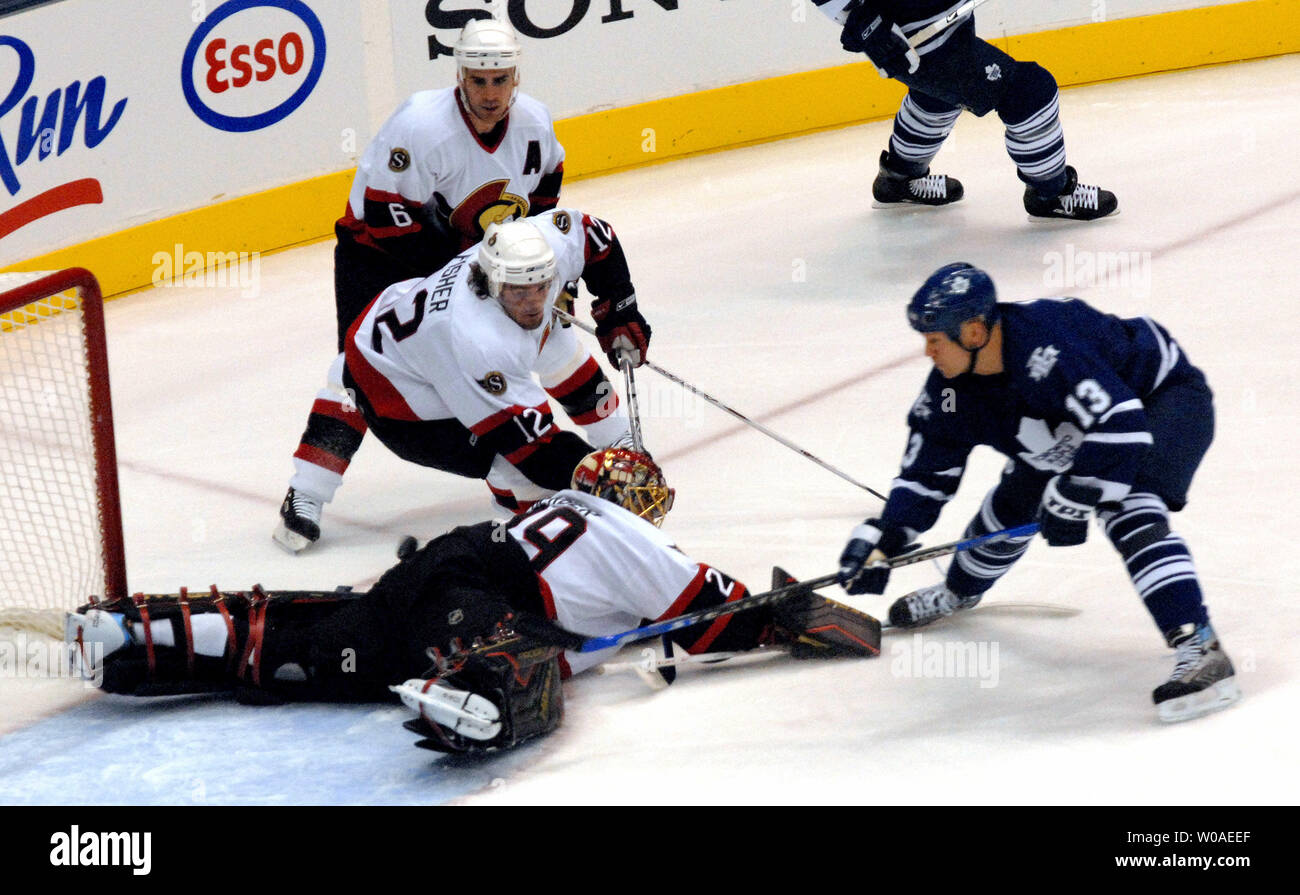 Toronto Maple Leafs captain Mats Sundin of Sweden flips the puck over