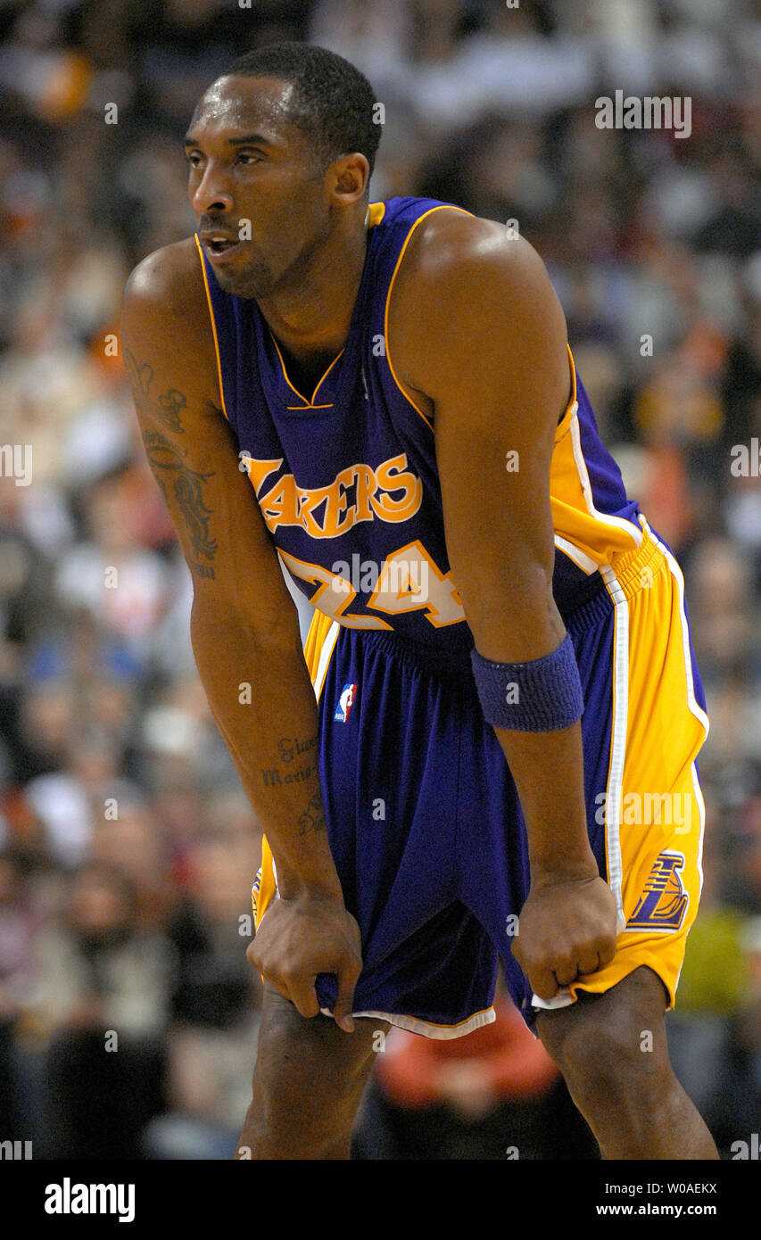 Kobe Bryant chews on his jersey in Toronto.JPG