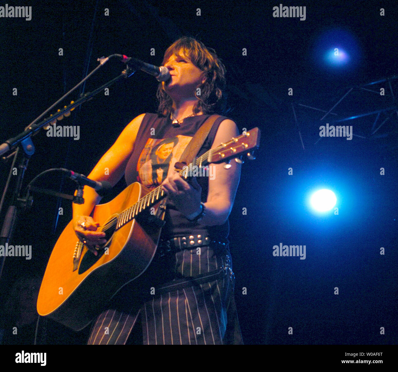 Amy Ray of American folk rock duo the Indigo Girls performs onstage in the heart of the gay village as part of the Pride Toronto festivities in downtown Toronto, Canada on June 23, 2007. Ray and songwriting partner Emily Saliers, icons of the gay community, are in town headlining a series of free concerts held during one of the world's largest pride celebrations.(UPI Photo/Christine Chew) Stock Photo