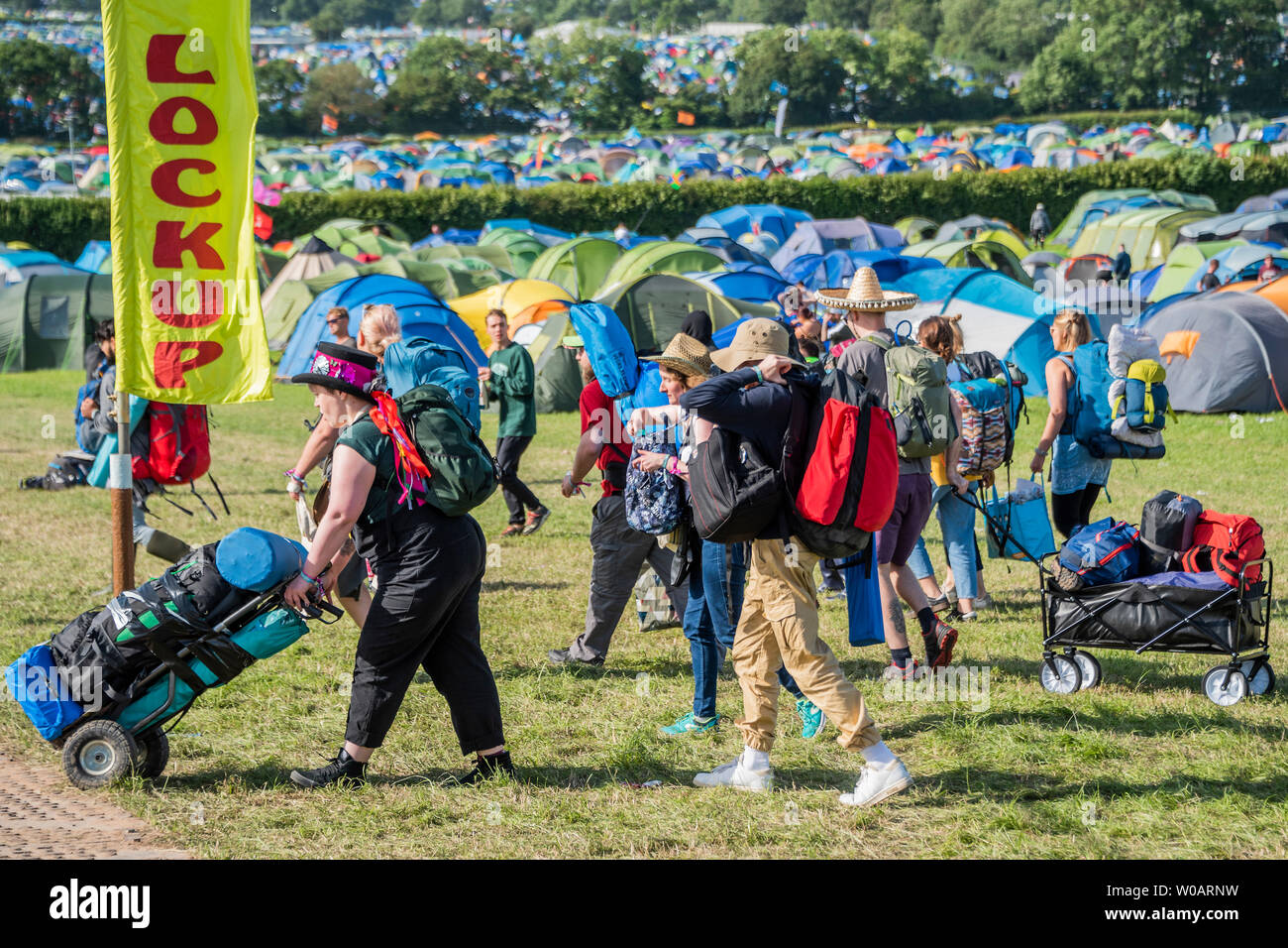 Glastonbury Festival, Pilton, Somerset, UK. Arrivals weighed down with get head off to set up camp - The 2019 Glastonbury Festival, Worthy Farm. Glastonbury, 27 June 2019 Credit: Guy Bell/Alamy Live News Stock Photo