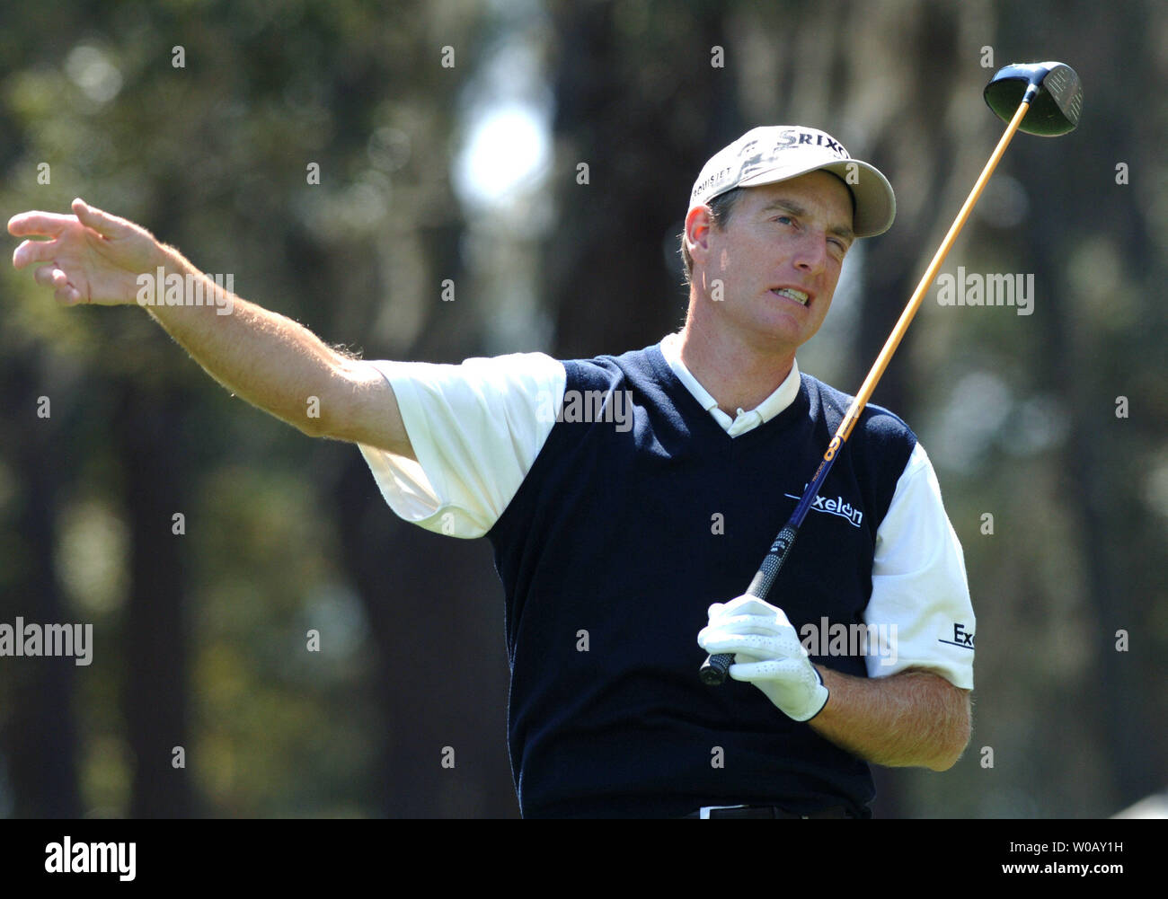 Jim Furyk motions to the right after an errant drive on the 12th hole  during the second round at The Players Championship at TPC Sawgrass at Ponte Vedra Beach, Florida on March 24, 2006.  Furyk's drive was in the rough but he parred the hole.  He started the day tied for the lead at seven under par.   (UPI Photo/Pat Benic) Stock Photo