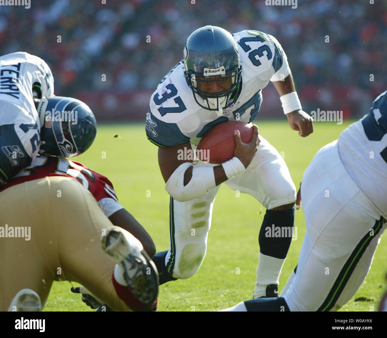 Seattle Seahawks RB Shaun Alexander (37) finds a hole to score a TD against the San Francisco 49ers in San Francisco on November 7, 2004. The Seahawks defeated the 49ers 42-27.   (UPI Photo/Bruce Gordon) Stock Photo