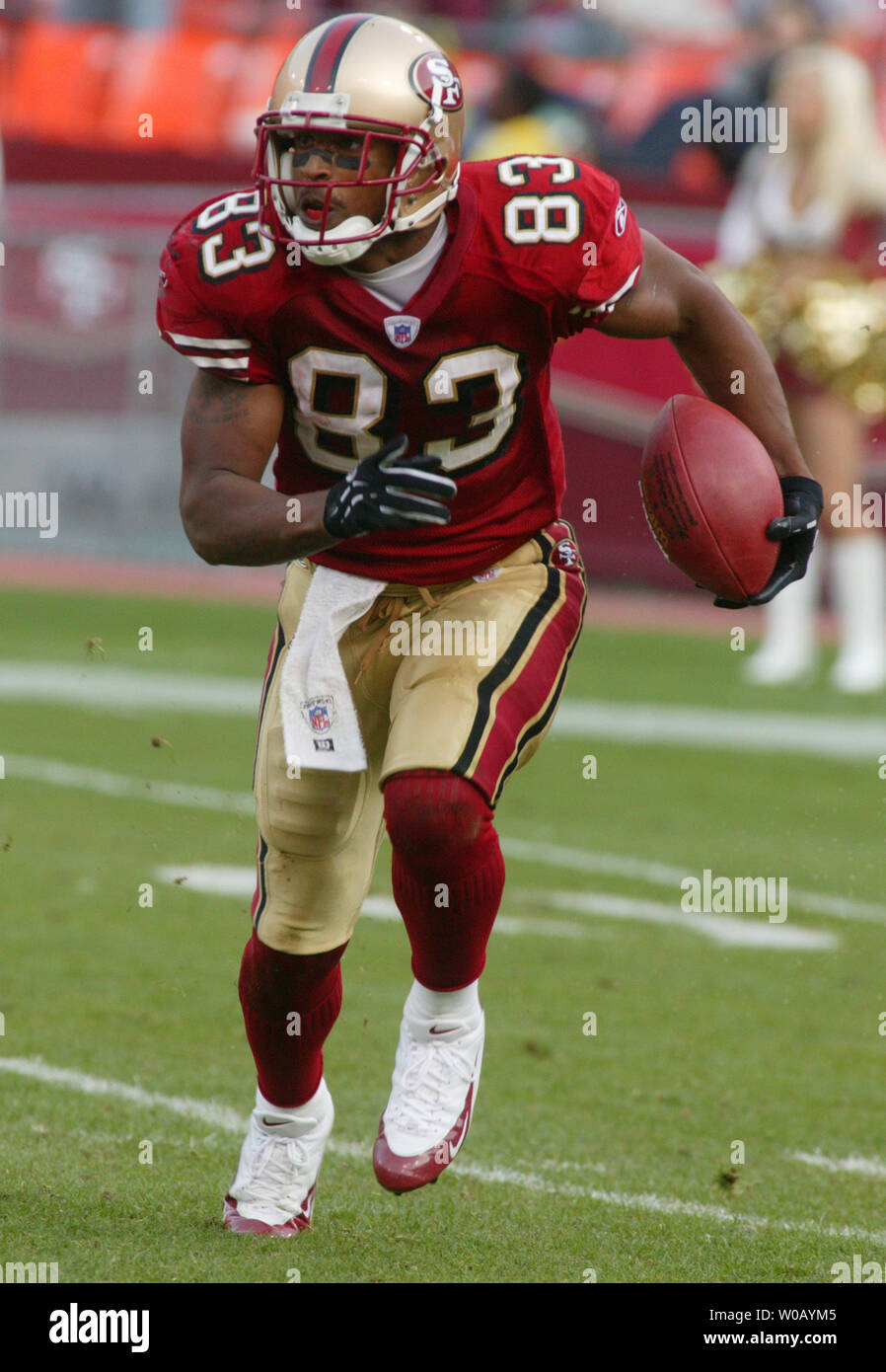 San Francisco 49ers WR Amaz Battle (83) runs with a Tim Rattay pass against the Carolina Panthers at Monster Park in San Francisco on November 14, 2004.  The Panthers beat the 49ers 37-27.   (UPI Photo/Terry Schmitt) Stock Photo