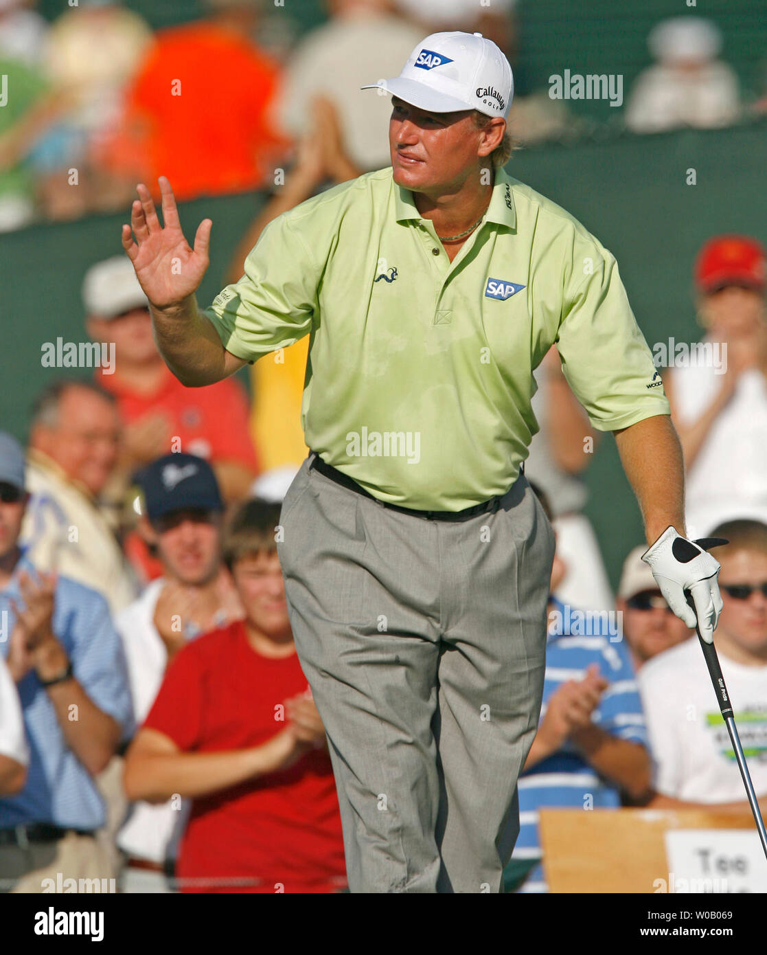 South Africa's Ernie Els acknowledges his introduction before beginning first round play at the 89th PGA Championship at Southern Hills Country Club in Tulsa, Oklahoma on August 9, 2007.   (UPI Photo/Gary C. Caskey Stock Photo