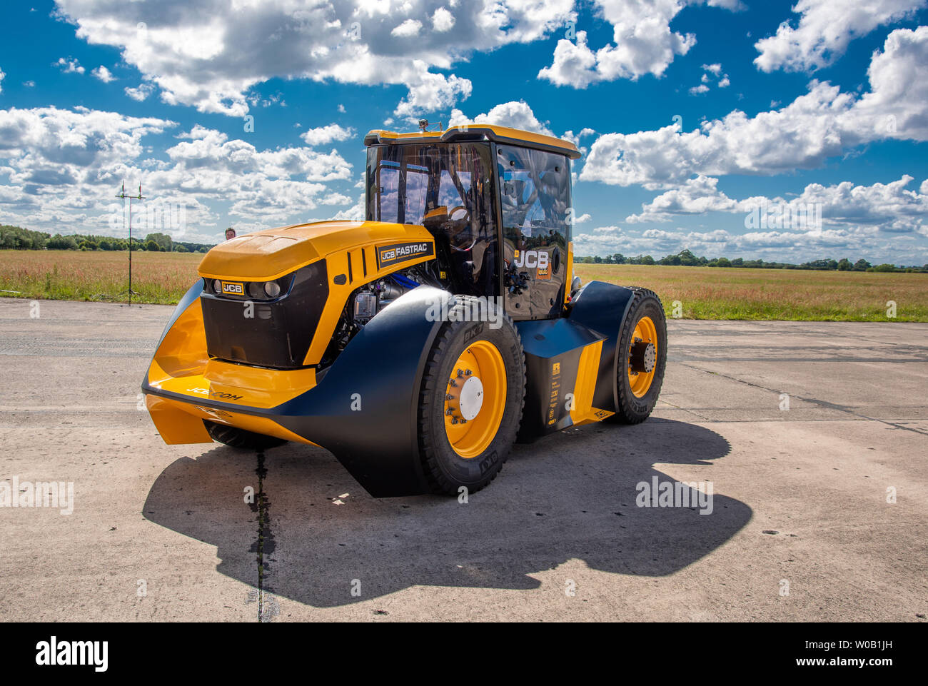 JCB Agri-machinery manufactures making a new British speed record for a tractor of 103.6 mph, beating the previous 87.27 mph record set in March 2018 Stock Photo