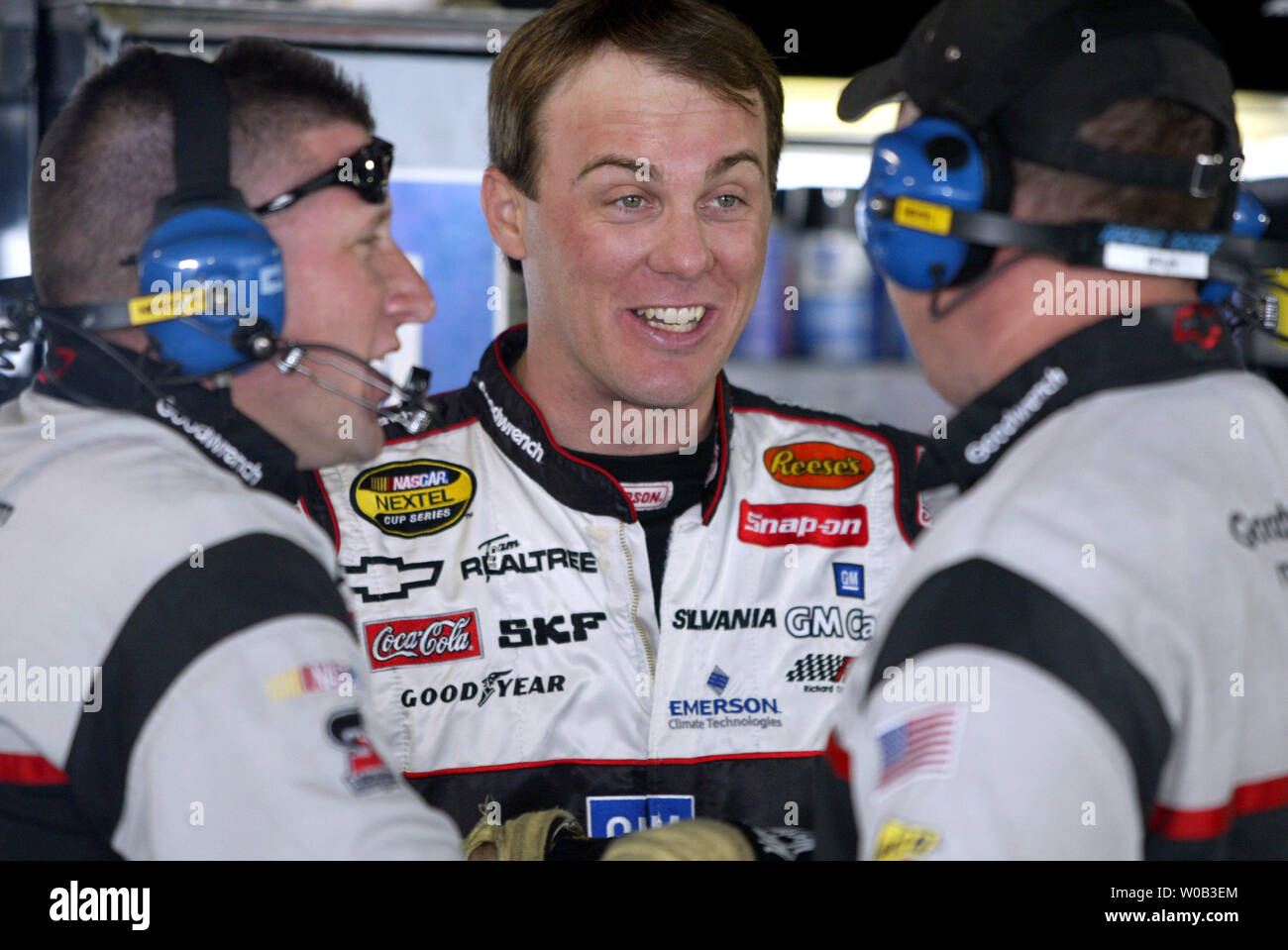 NASCAR race car driver Kevin Harvick,  center, talks with members of his GM Goodwrench Chevrolet crew before practice for the DIRECTV 500 at the Martinsville Speedway in Martinsville, VA on March 31, 2006. (UPI Photo/Nell Redmond) Stock Photo