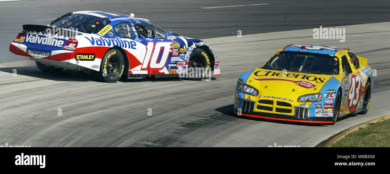 Scott Riggs (#10) spins as Bobby Labonte avoids contact in the DIRECTV 500 NASCAR Nextel Cup Series race at the Martinsville Speedway in Martinsville, VA on March 31, 2006. (UPI Photo/Nell Redmond) Stock Photo