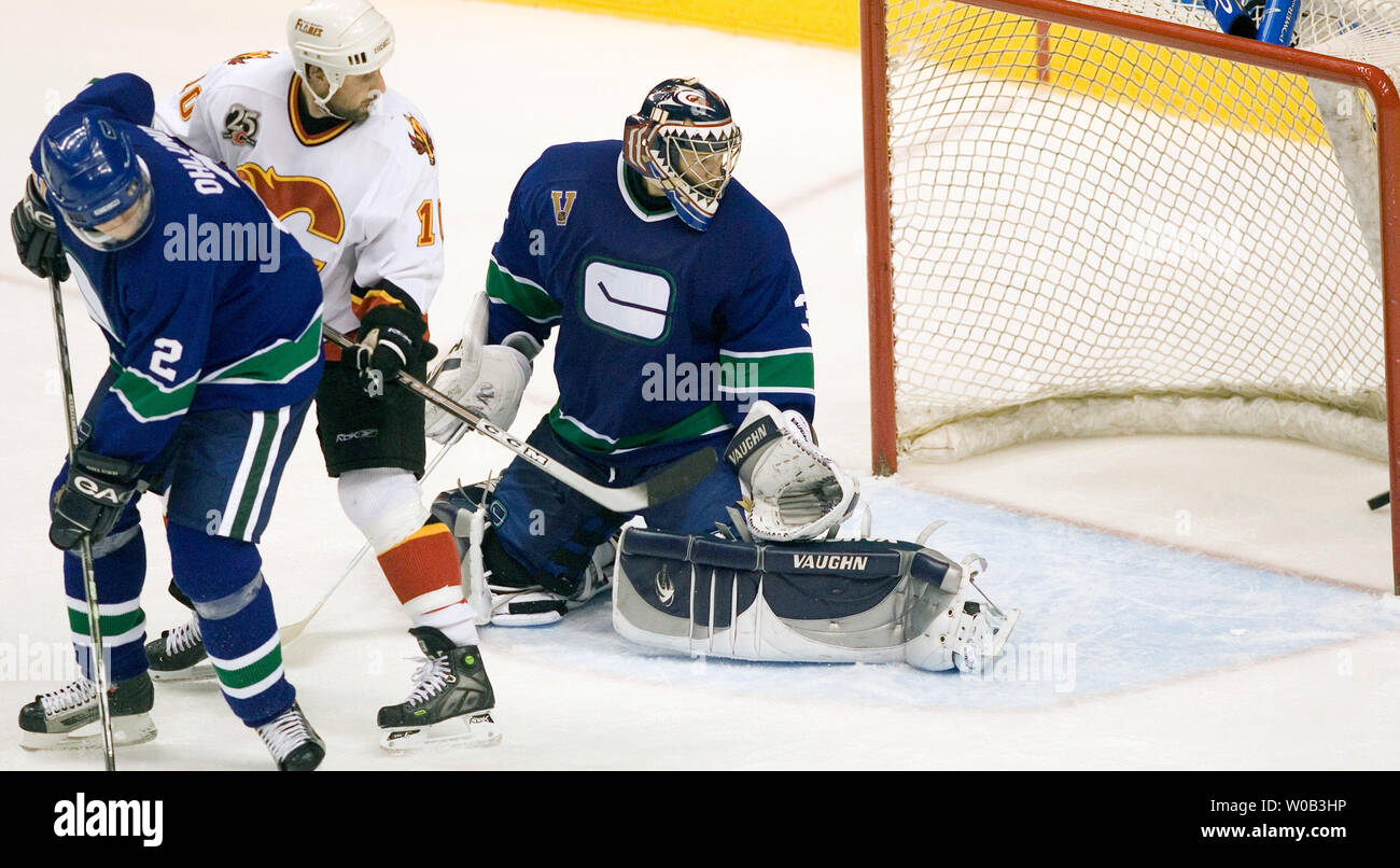 Visiting Calgary Flames Tony Amonte gets an assist on team mate Mark Giordano's goal against Vancouver Canucks goalie Alex Auld and defenceman Mattias Ohlund during the third period of a NHL game at Vancouver's GM Place, April 08, 2006. Final score 3-2 for Vancouver in overtime. (UPI Photo/Heinz Ruckemann) Stock Photo