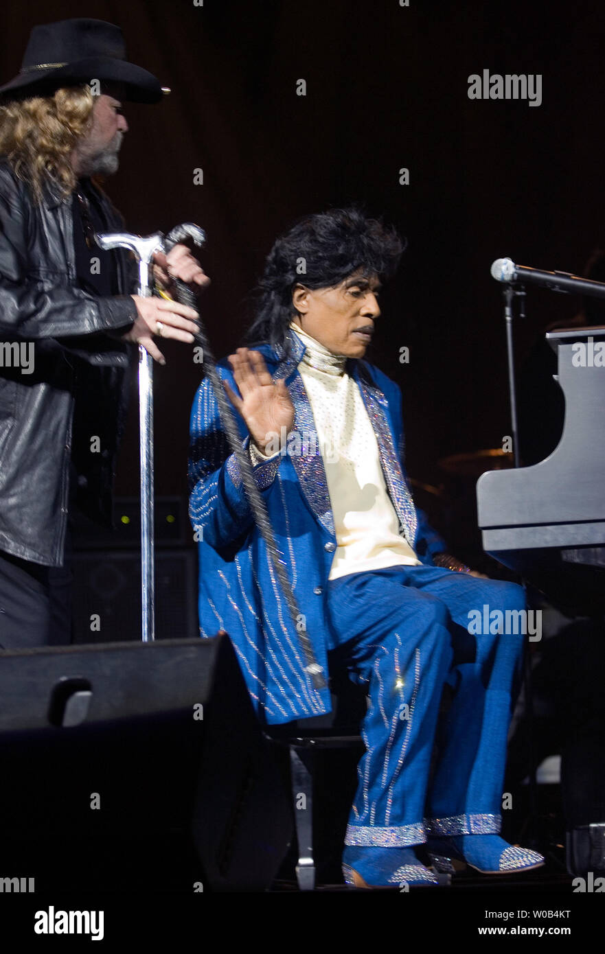 Little Richard hands his walking sticks to a stage hand after seating himself at the piano opening the Red Robinson Show Theater with the first public concert at Great Canadian's new Boulevard Casino near Vancouver, British Columbia, September 16, 2006.  (UPI Photo/Heinz Ruckemann) Stock Photo