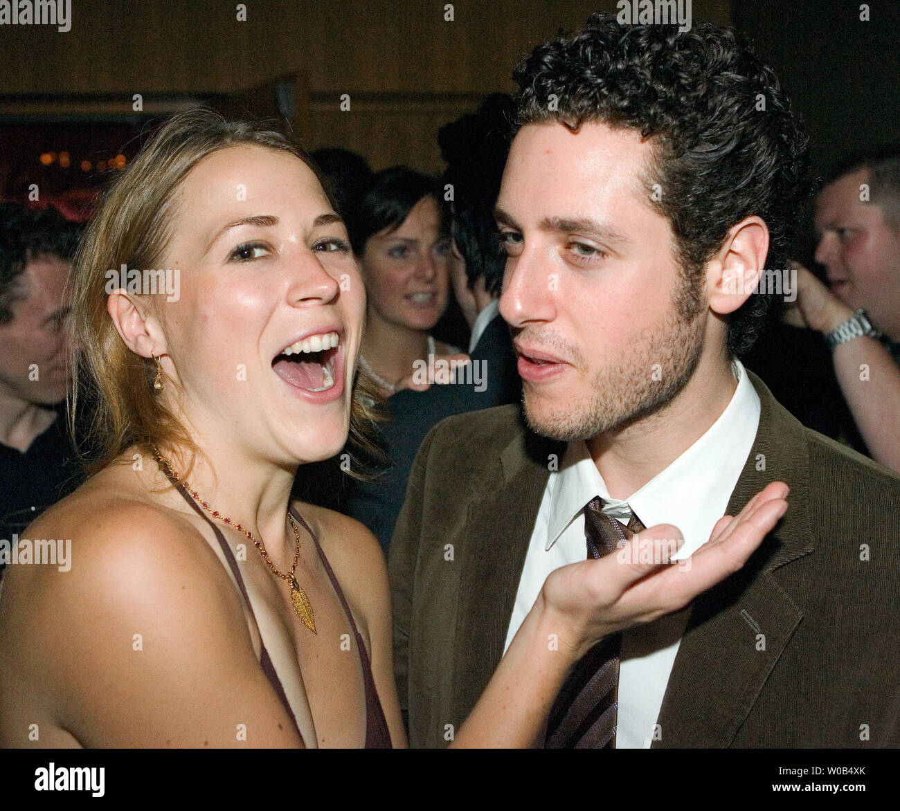 Actress Lara Kelly and actor Paulo Costanzo get close at the 2006