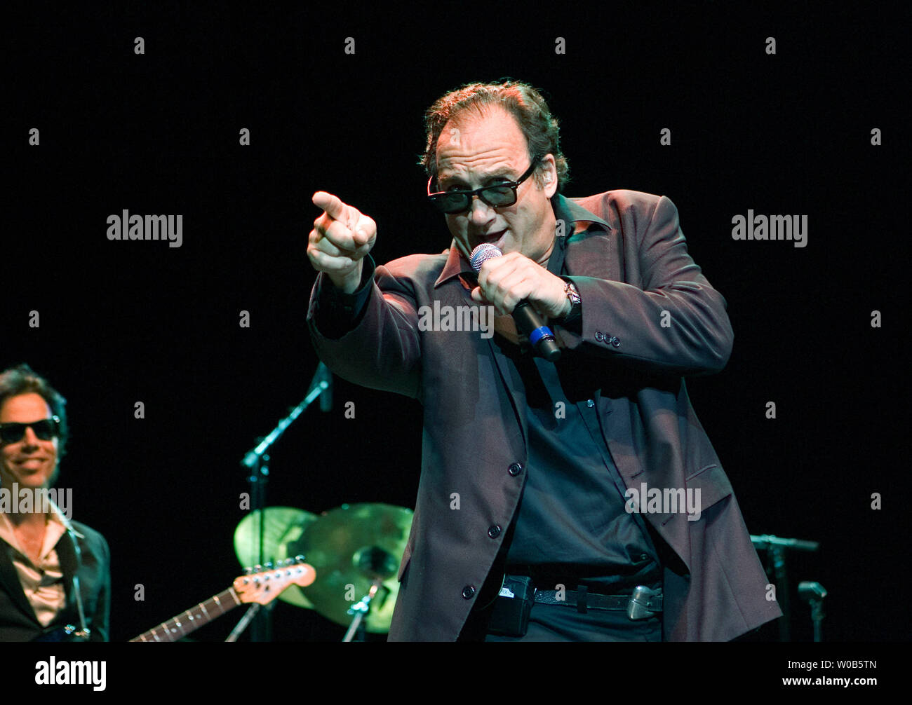 Actor Musician Jim Belushi Performs With The Sacred Hearts Band At The Boulevard Casino Near Vancouver British Columbia March 17 2007 Upi Photo Heinz Ruckemann Stock Photo Alamy Yes defeat audio cache : alamy