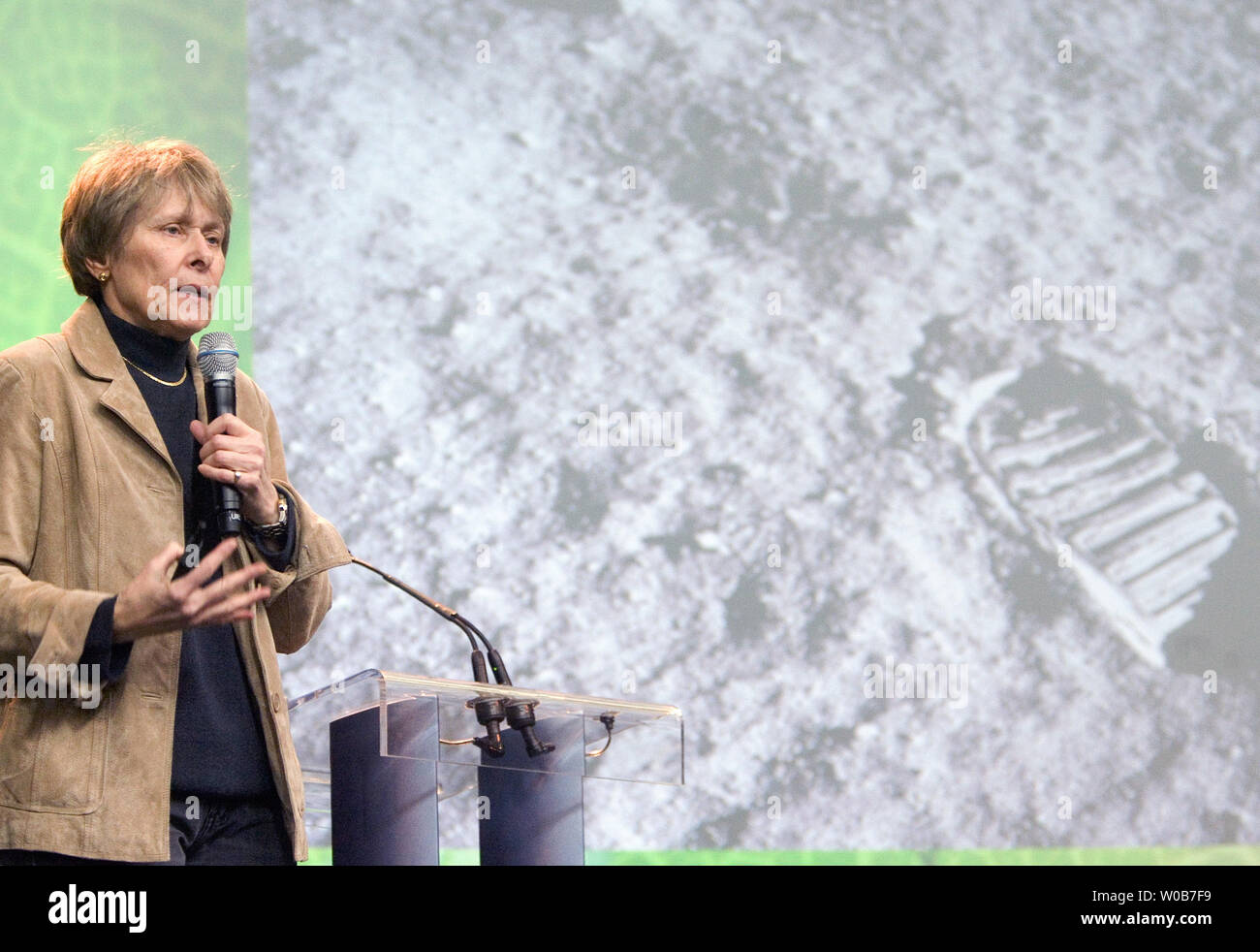 Roberta bondar hi-res stock photography and images - Alamy