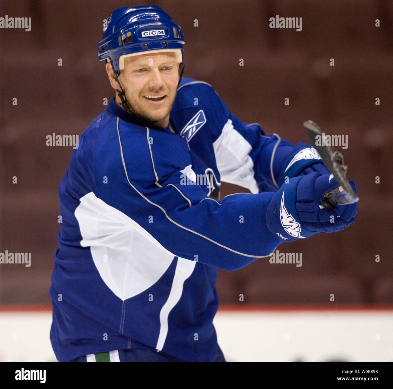 Mats Sundin attends practice with the Vancouver Canucks, his first time  back with the team after signing as a free agent, at GM Place in Vancouver,  British Columbia, December 30, 2008. (UPI