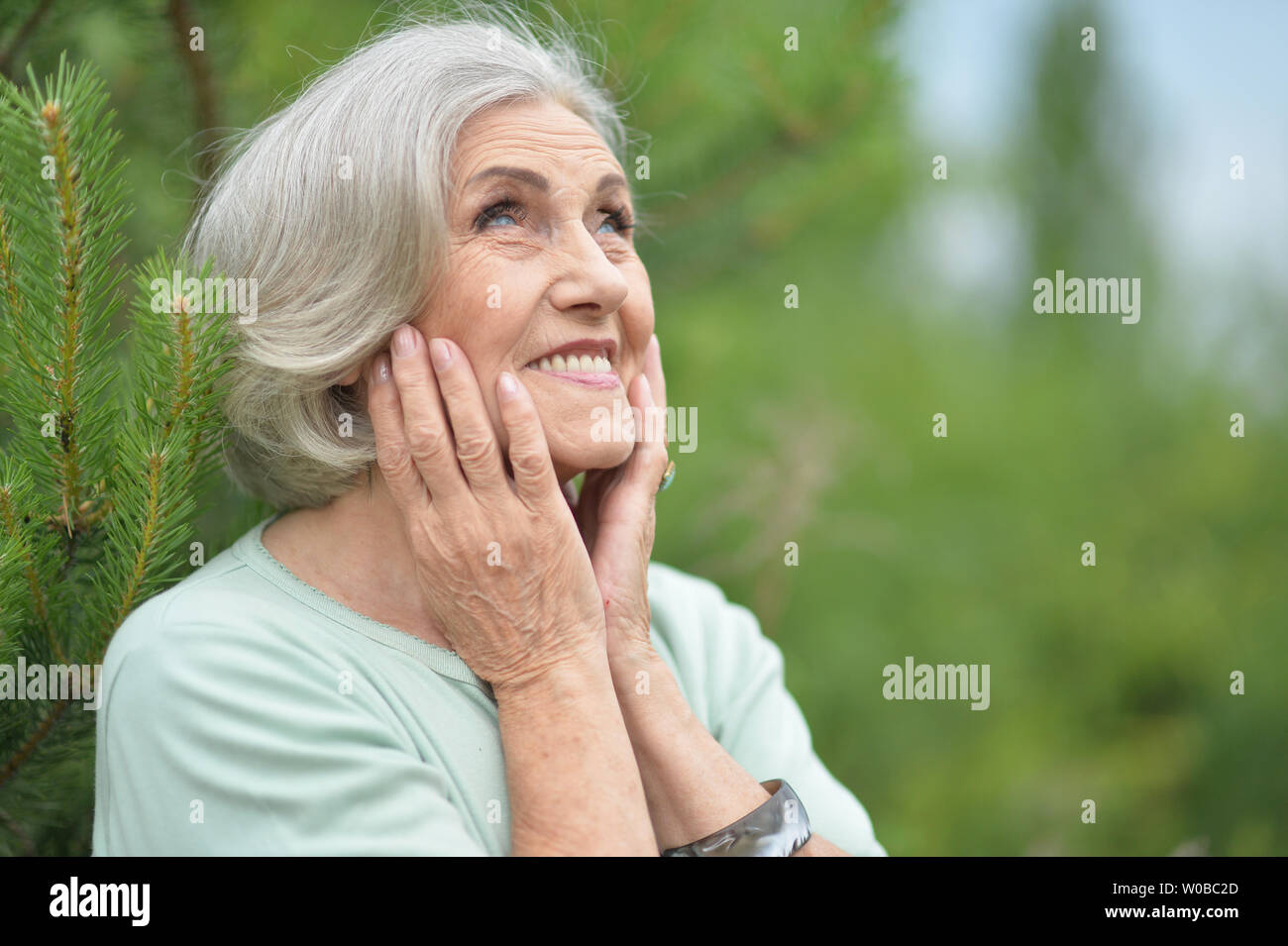 Mature woman spring happy hi-res stock photography and images - Alamy