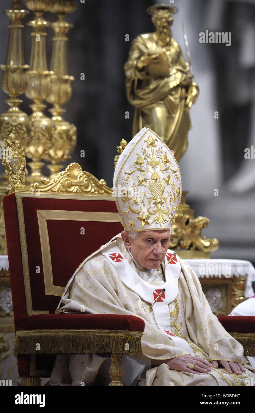Pope Benedict XVI leads the mass in Solemnity of the Chair of St Peter ...
