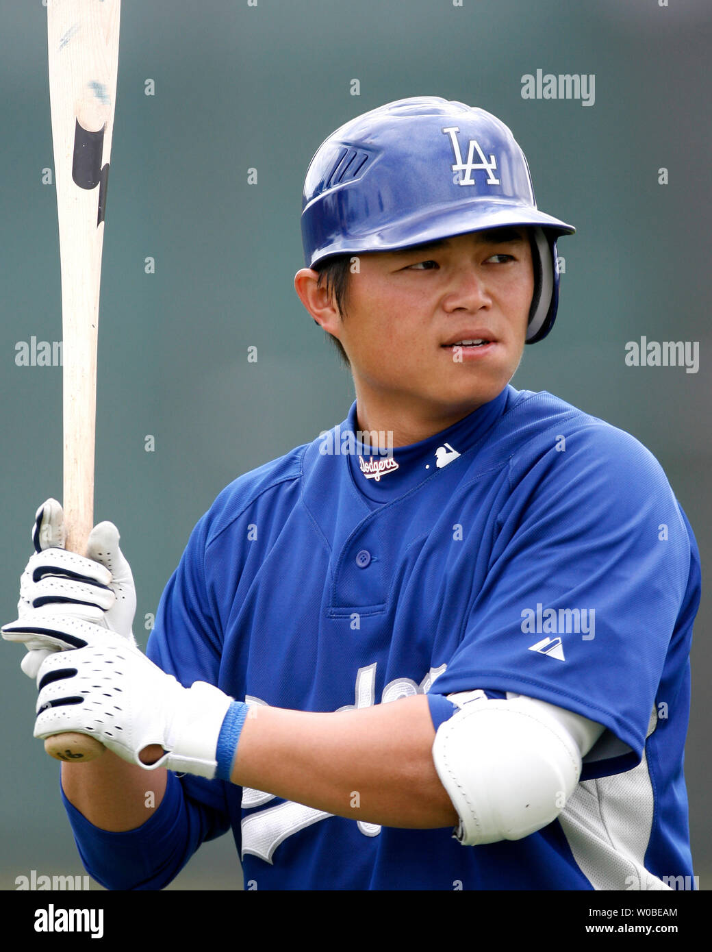 Los Angeles Dodgers infielder Chin Lung Hu, of Taiwan, waits for pitch during spring training February 25, 2007 at Dodgertown in Vero Beach, Florida.  (UPI Photo/Jon SooHoo) Stock Photo