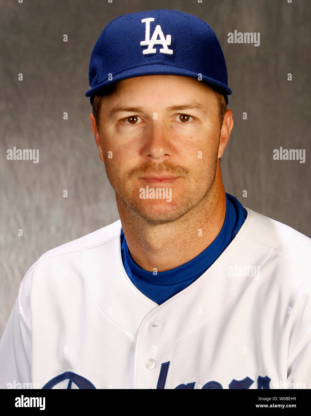 Jeff Kent player worn jersey patch baseball card (Los Angeles Dodgers) 2006  Bowman Heritage #PGJK