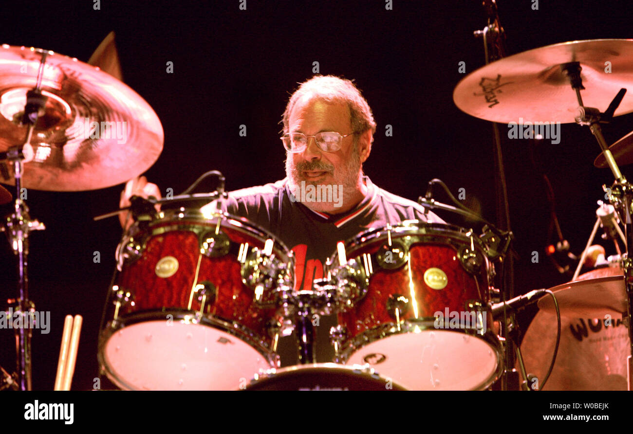 Jim Fox Of The James Gang Performs At The Viejas Indian Reservation S Outdoor Theater As Part Of The 2006 Concerts In The Park Series In Alpine Ca On September 9 2006 Upi