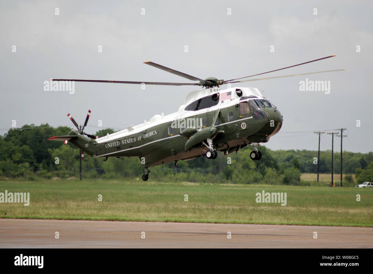 U.S. President George W. Bush, First Lady Laura Bush and their daughter Jenna Bush arrive on Marine One in Waco, Texas on June 17, 2007. The Bush family spent the Fathers Day weekend at his ranch in Crawford, Texas and will travel back to Washington. (UPI Photo/Ron Russek II) Stock Photo