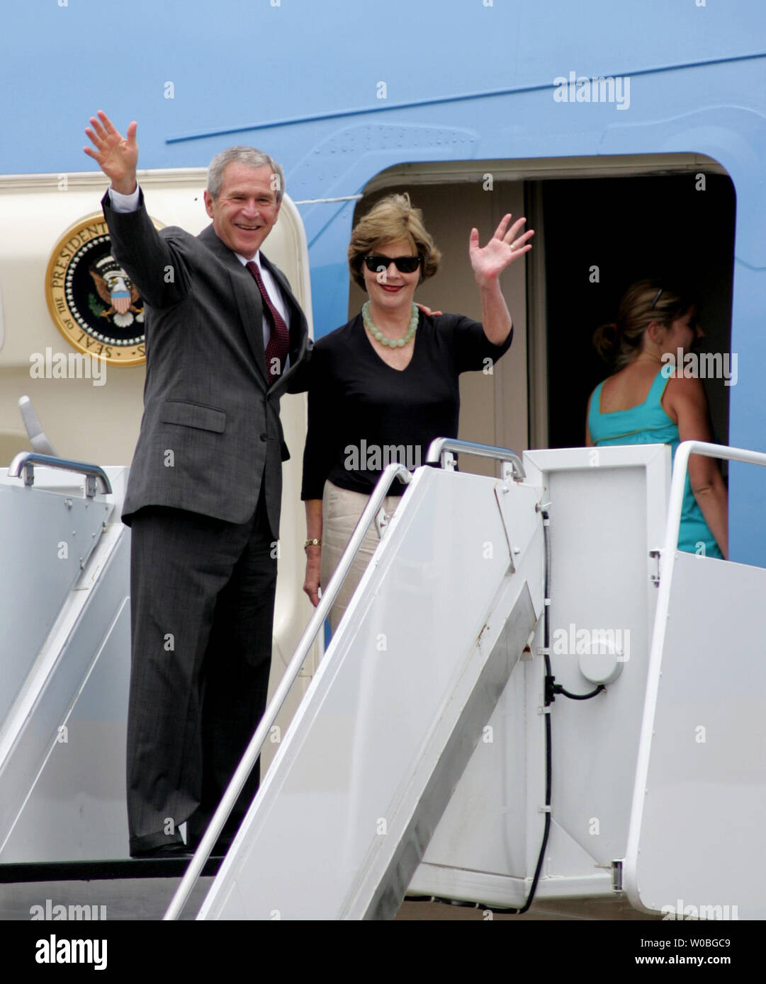 U.S. President George W. Bush, First Lady Laura Bush (C) and their daughter Jenna Bush (R) board Air Force One in Waco, Texas on June 17, 2007. The Bush family spent the Fathers Day weekend at his ranch in Crawford, Texas and will travel back to Washington. (UPI Photo/Ron Russek II) Stock Photo