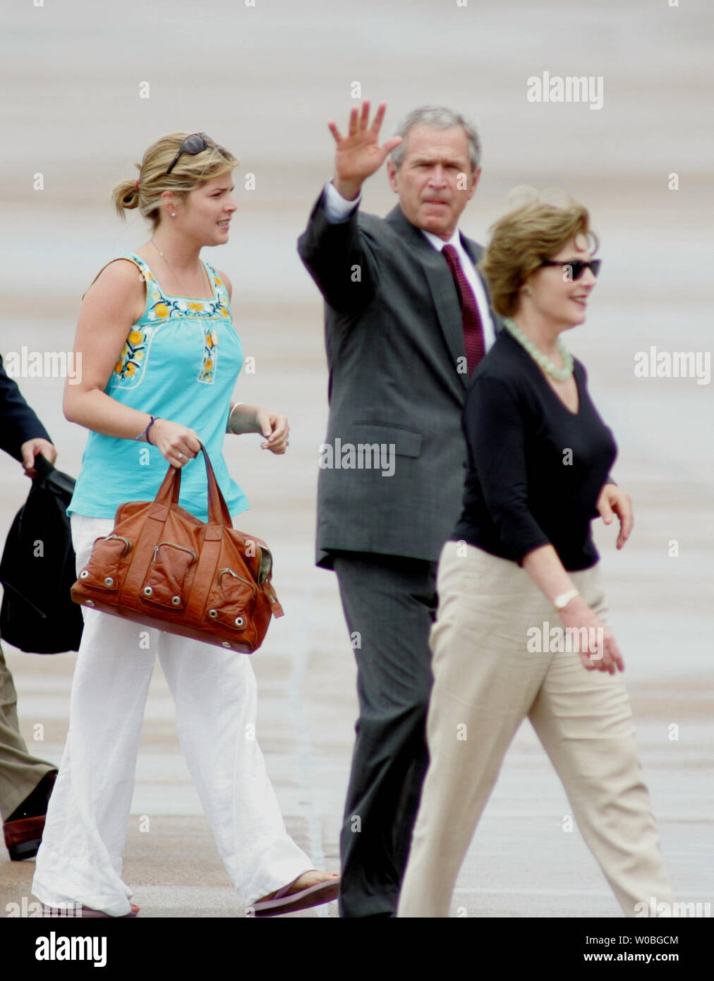 U.S. President George W. Bush, First Lady Laura Bush (R) and their daughter Jenna Bush (L) arrive at TSTC airport in Waco, Texas on June 17, 2007. The Bush family spent the Fathers Day weekend at his ranch in Crawford, Texas and will travel back to Washington. (UPI Photo/Ron Russek II) Stock Photo